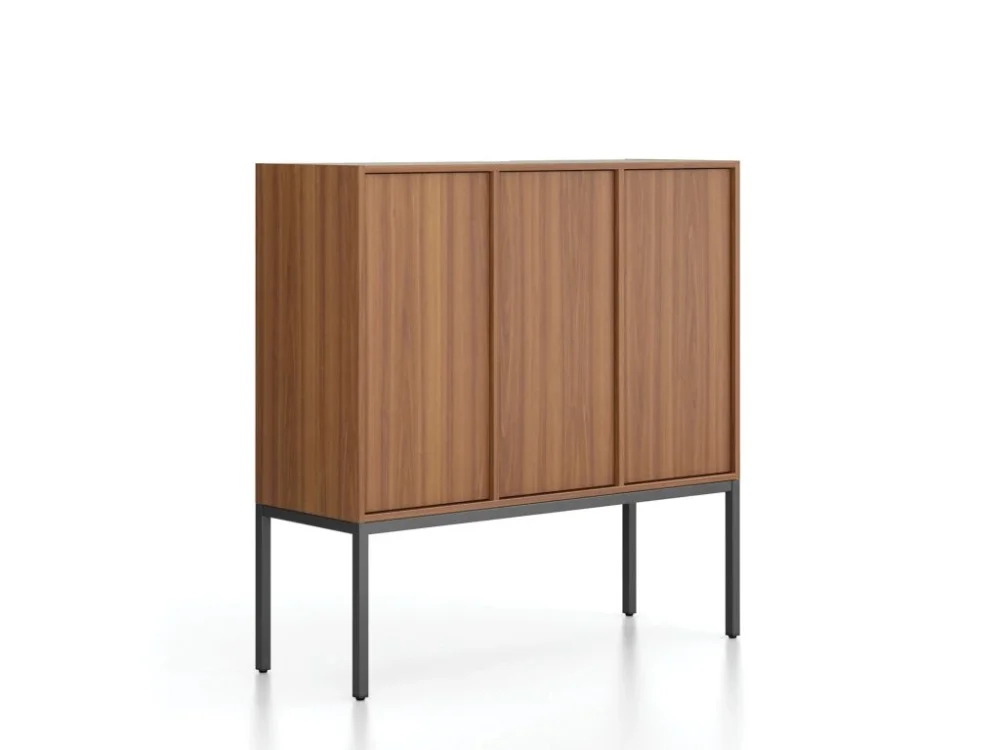 Kup Teď Kancelářská skříň FRAME, nízká, černá podnož, 3x dveře, 1299 x 450 x 1331 mm, PUSH-lock, ořech