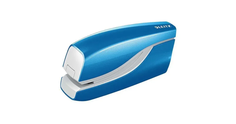 Novinka Sešívačka LEITZ Wow elektrická, No.10, 10 listů - světle modrá